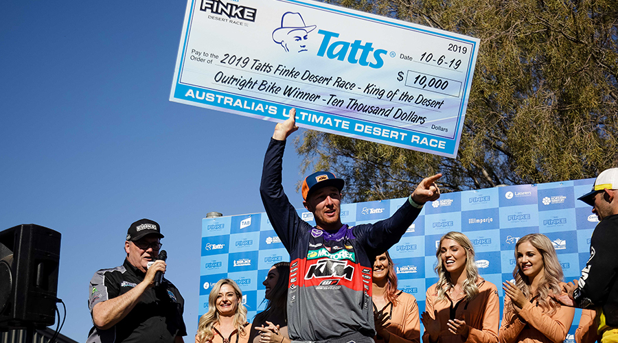 DAVID WALSH PODIUM - FINKE 2020